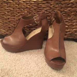 Guess light brown wedge heels
